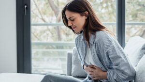 Bloating after the holidays: the simple gesture of a physiotherapist to relieve you