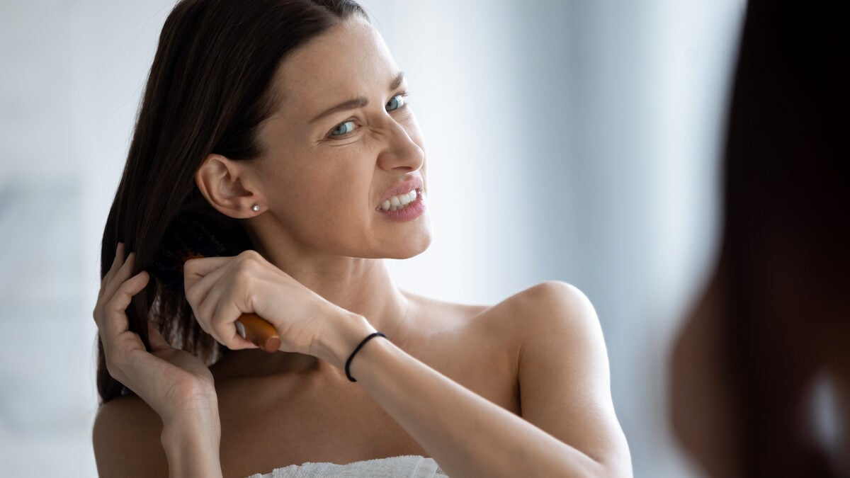 Hair full of knots when you wake up: these 5 bad evening habits that damage your hair