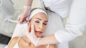 Hyaluronic acid injections: study reveals risks of necrosis or loss of vision