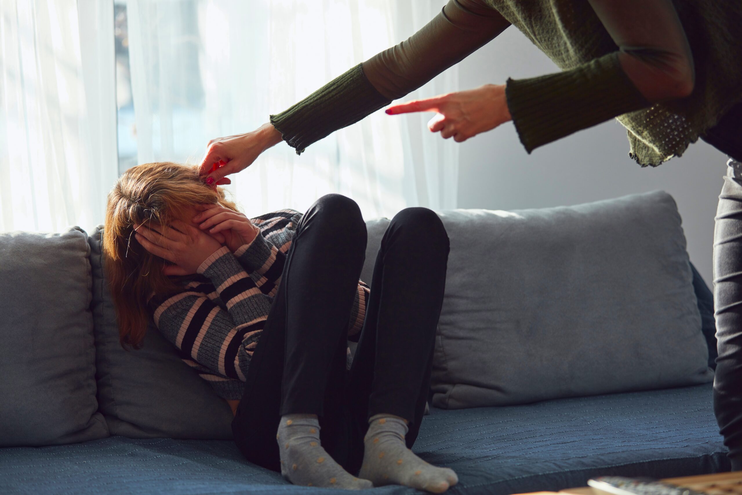 Shocking scene on a TGV: what to do in the face of violence against a child?