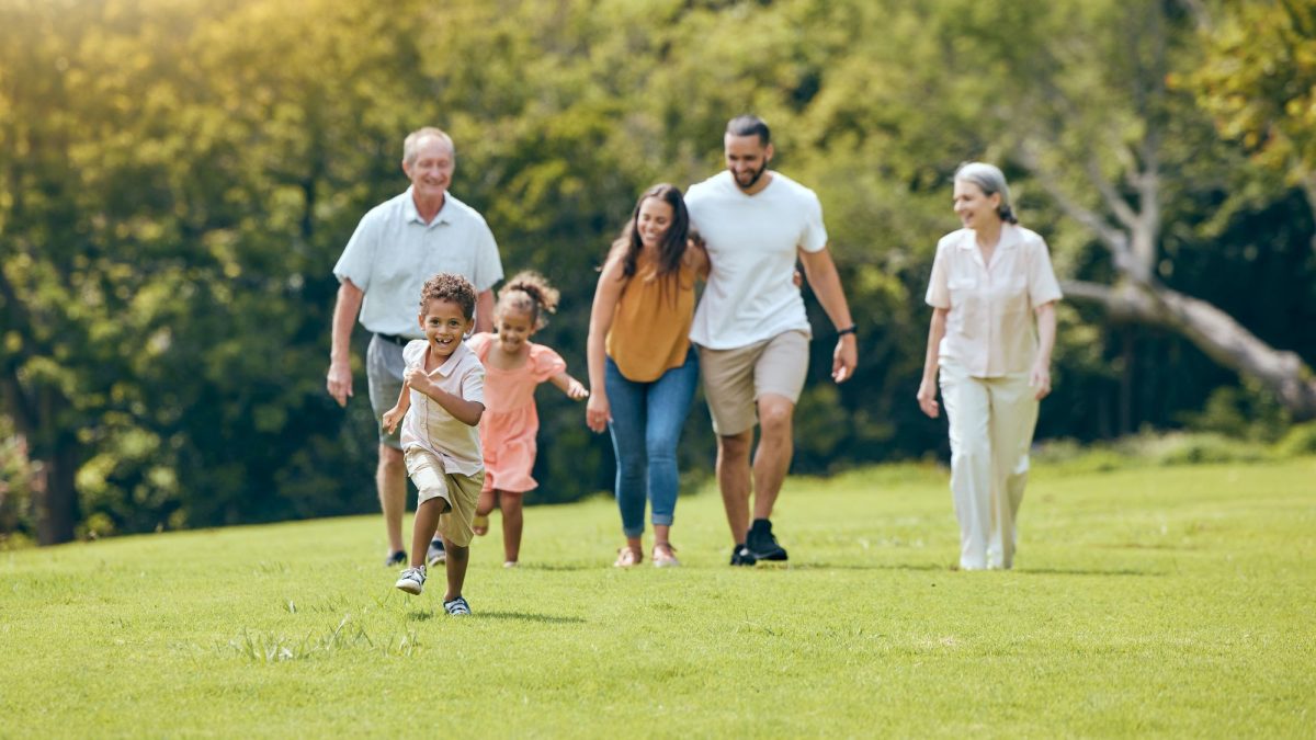 The “fart walk” after a meal, a habit that feels good… at all levels