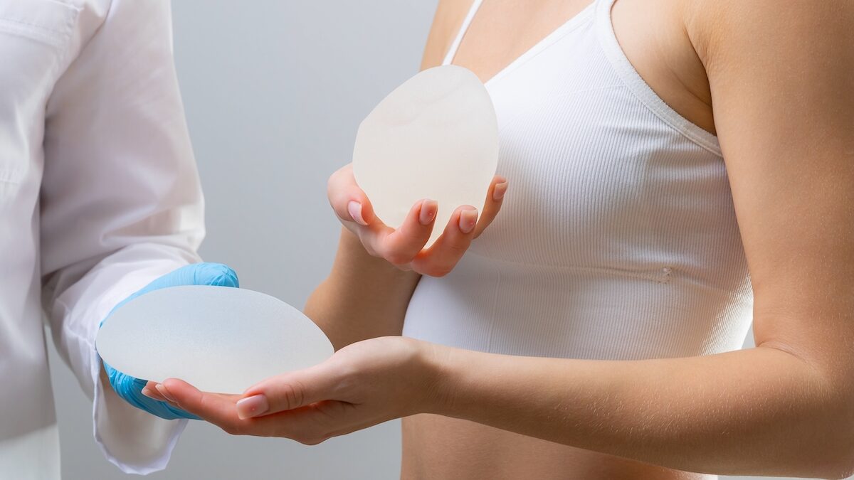 These breast prostheses worn by 400,000 French women could activate autoimmune diseases