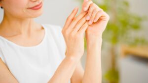 This symptom that appears on the hand can hide an iron deficiency... and it is not the only one