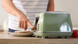 Toaster: 7 common mistakes that can really put you in danger