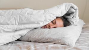 Why does the cold keep you from getting up? Dr. Kierzek explains why it's so hard to get out of bed in the winter
