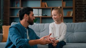 7 essential values ​​to pass on to your child before the age of 10 to help them grow well