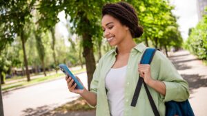 Do you walk while talking on the phone? What this reflex says about you