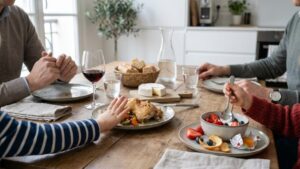 Does your child eat without being hungry? Study shows that girls and boys don't listen to their satiety in the same way