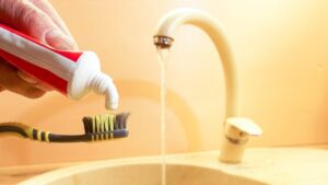 He comes close to death after just brushing his teeth, doctors warn