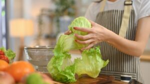 I'm a nutritionist and I only buy iceberg lettuce. Here's why