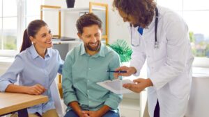 Medical consultation: in which cases is the presence of a loved one essential?