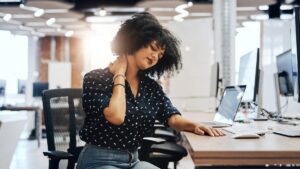 Neck and head tension at work? These 5 simple exercises will relieve your pain