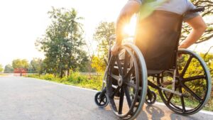 Paralysis: diamond electrodes could help some injured people walk again