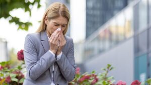 Pollen allergy: city dwellers sneeze longer and science finally knows why