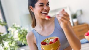 Reducing coffee in the morning without losing energy is possible: here are 8 foods to favor