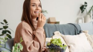 Swallowing 12 grapes at midnight, why this tradition can become dangerous
