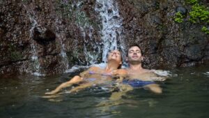 Their honeymoon turns into a nightmare: the groom dies after swimming in a questionable waterfall