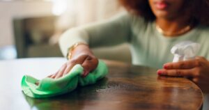 White vinegar, alcohol or bleach… What really disinfects the house?