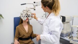 Unusual: the nurse makes a mistake, the patient ends up with fluorescent green eyes