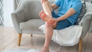Dry, cracked heels, corns... What these “little” foot sores really hide