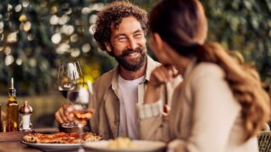 First date: these 7 questions that reveal the financial mentality (without talking about money)