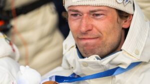 He wins an Olympic medal… and admits live to having cheated on “the love of his life”