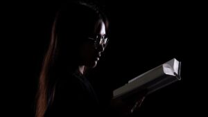 “It romanticizes rape and pedophilia”: why this dark romance book provokes a wave of indignation