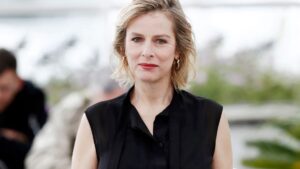 Karin Viard opens up about her childhood marked by abandonment and toxic rivalry with her own mother