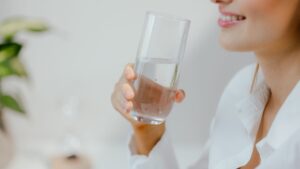 She Drank 8 Glasses of Water a Day for a Week and Here's What Happened