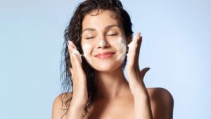 The number 1 mistake we all make when cleansing our face, according to this dermatologist