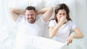 Why doesn't the smell of our farts bother us? Science explains this fascinating biological phenomenon