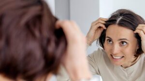 Why your hair is turning white, very clear explanations from Dr Gérald Kierzek