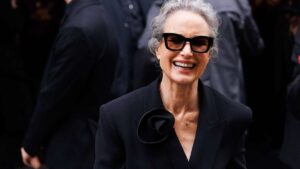 Andie MacDowell, 67: at Milan Fashion Week, this hairstyle changes everything for gray hair