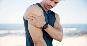 Arm pain, drooping eyelid, smaller pupil... these signs may hide rare lung cancer