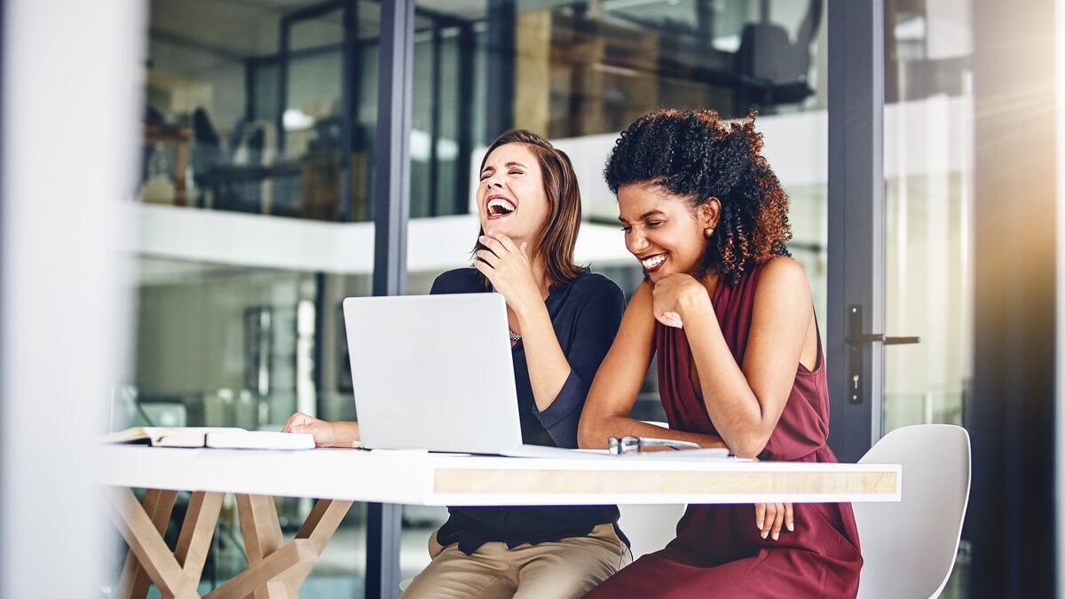 Awkward moments, embarrassing silences... The boom in "cringe" humor deciphered by a psychologist