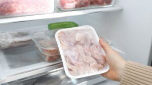 Freezing a product close to the expiry date: is it really safe? Precautions to avoid bacteria