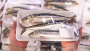Here's why vacuum-packing fish in its packaging is a mistake