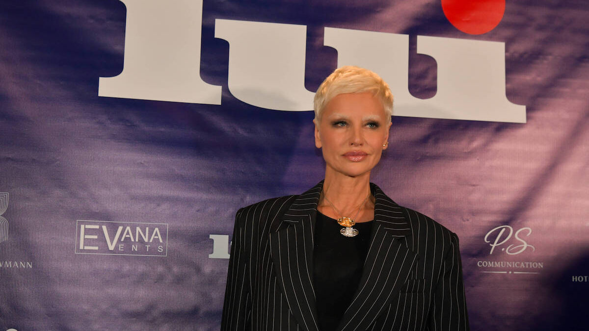 Platinum pixie and bleached eyebrows: Adriana Karembeu signs her most daring transformation