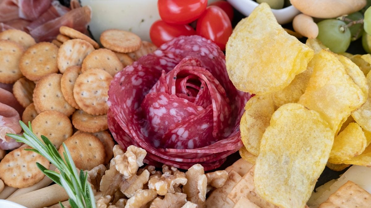 There is hidden sugar in 77% of processed foods, including cold cuts and chips!