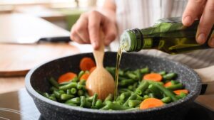 Which vegetables should you choose in the evening for a light stomach? Our dietitian answers you