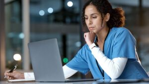 Working at night increases the risk of cancer: this judgment in Marseille finally recognizes the link for a nurse