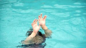 After drowning, a child declared dead comes back to life: an unexpected outcome in Arizona