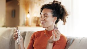 Are you hungry but don't want to feel guilty? Here are the 9 slimming snacks validated by experts!
