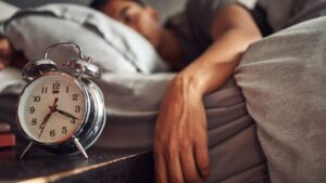 Do you go to bed late? Your brain might thank you!