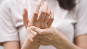 Numb hands, tingling... Dr Kierzek's update on the signs that should alert you