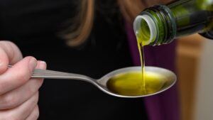 Olive oil: why using it for these 4 types of cooking can be toxic according to this expert