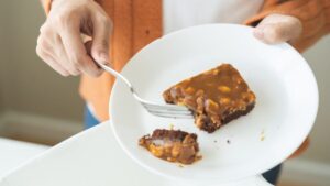 What to do if you ate expired food? Advice from Dr Gérald Kierzek