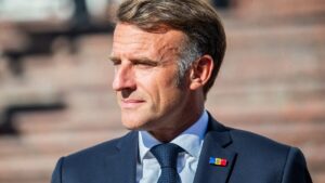 Yogurt, fruit, almonds... An expert analyzes Emmanuel Macron's breakfast and delivers her final verdict