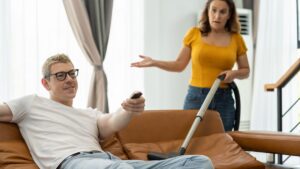 “You know very well that I don’t know how to do…”: Learn to spot simulated incompetence in a relationship