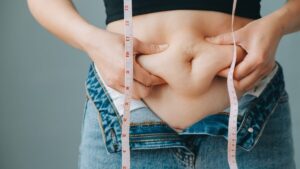 Abdominal fat after 50: this common dietary mistake should be avoided urgently, according to an expert